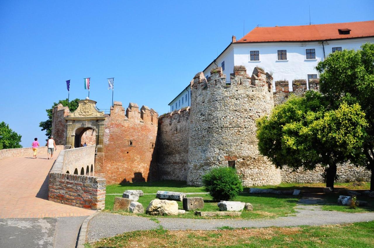 Holiday Apartmanház Harkány Kültér fotó