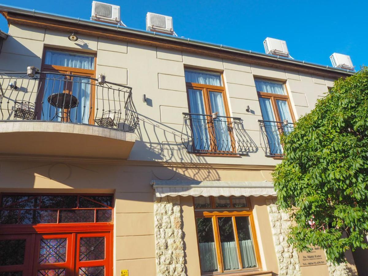 Holiday Apartmanház Harkány Kültér fotó